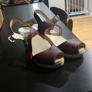 Maroon clogs